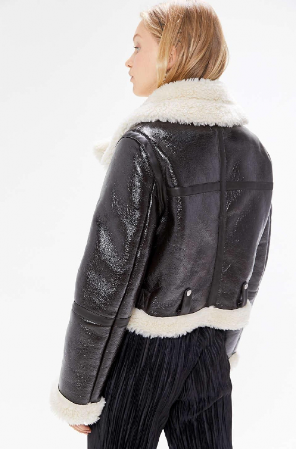 Jaket Aviator dengan Lapisan Berbahan Sherpa